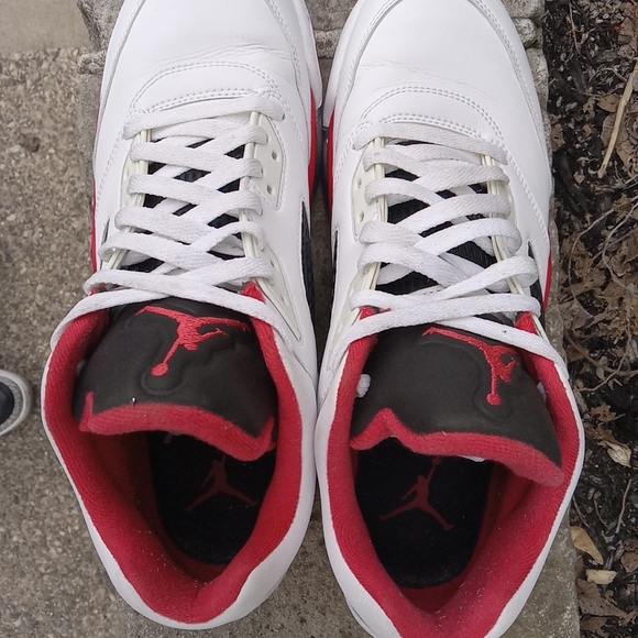 Nike Men’s White Black Red Athletic Sneakers - Picture 5 of 10